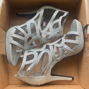 Report high heel prom/wedding size 8 color silver